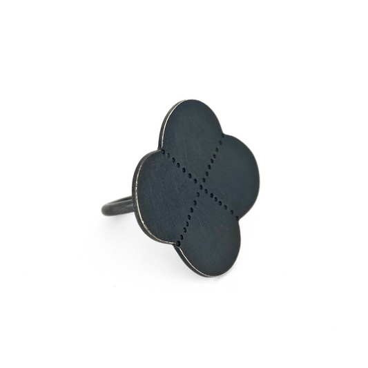 Scalloped & Faceted RING: 4-Quarter Criss Cross