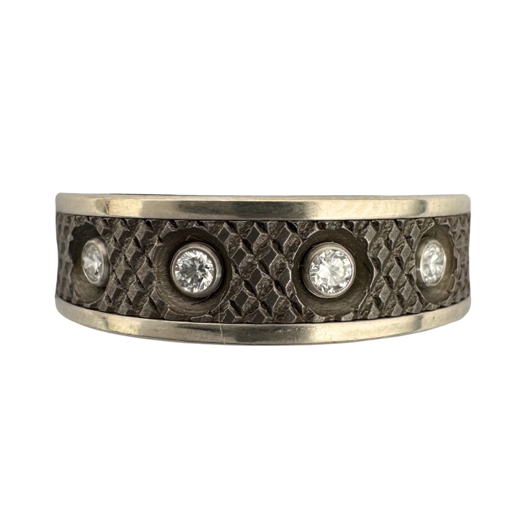 Titanium knurled band with 14K white gold side bands set with (12)2.5mm diamonds in 18K gold settings
