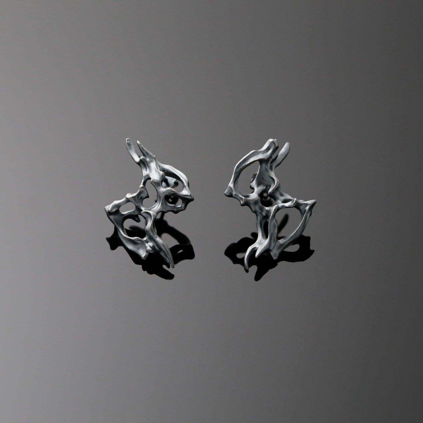 VALAKIA mid earrings, black edition