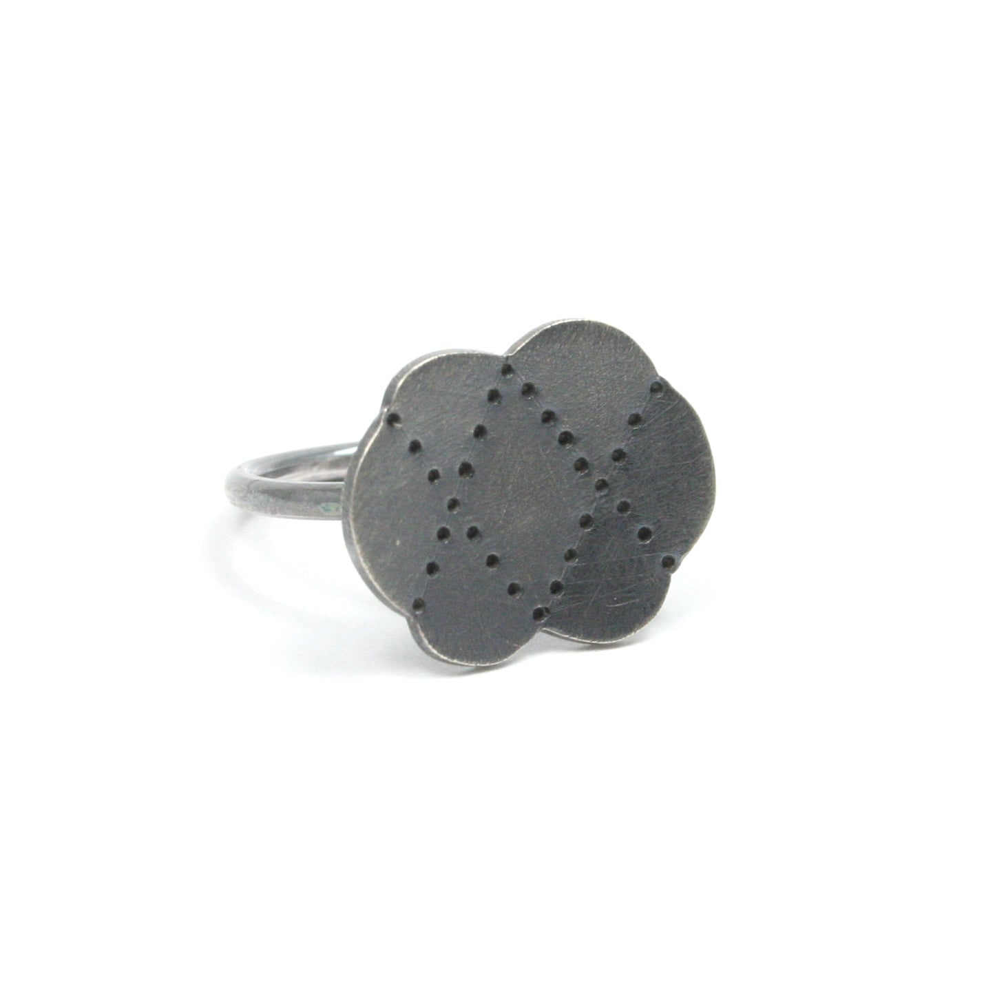 Scalloped & Faceted RING: Medium Criss Cross