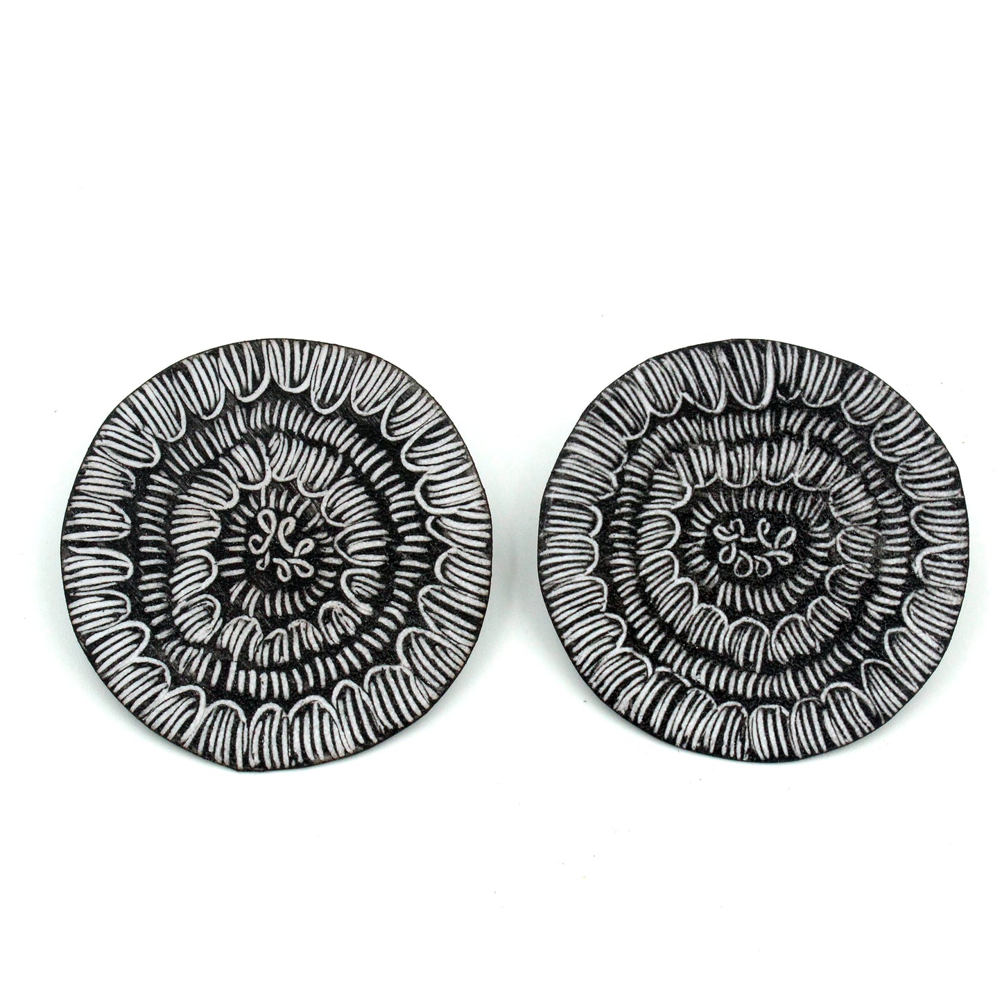 Arc, line, arc sgraffito