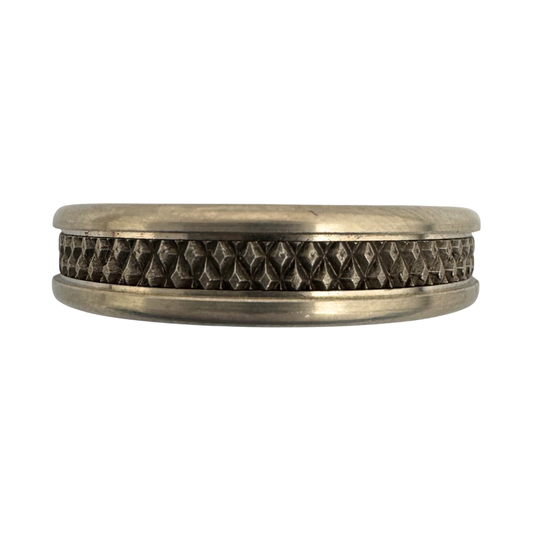 Titanium band with knurled center and (2)titanium shoulder bands