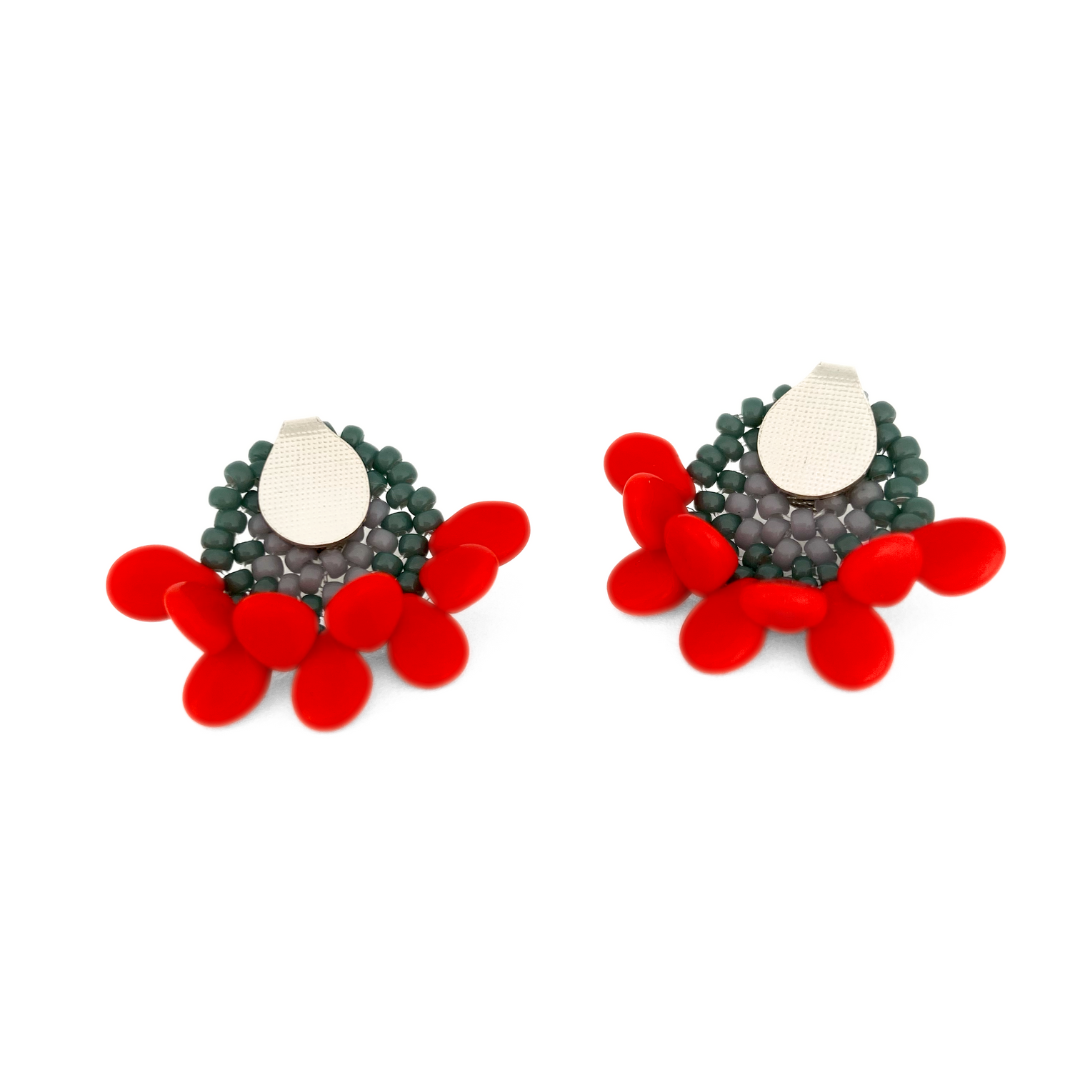 Ornela studs