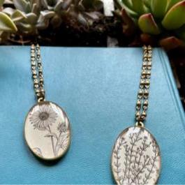 Elegant oval necklace