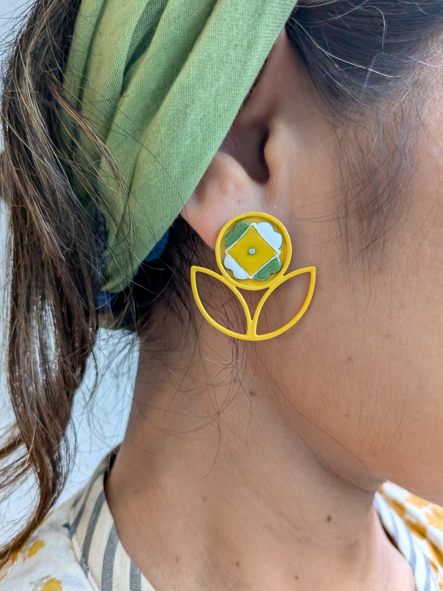 Tile flower earrings (yellow)